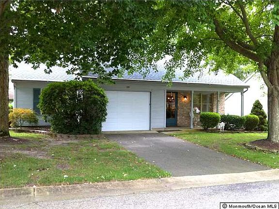 2nd image of 326 Gardenia Dr