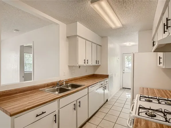 905 Chisholm Cv, Round Rock, TX 78681