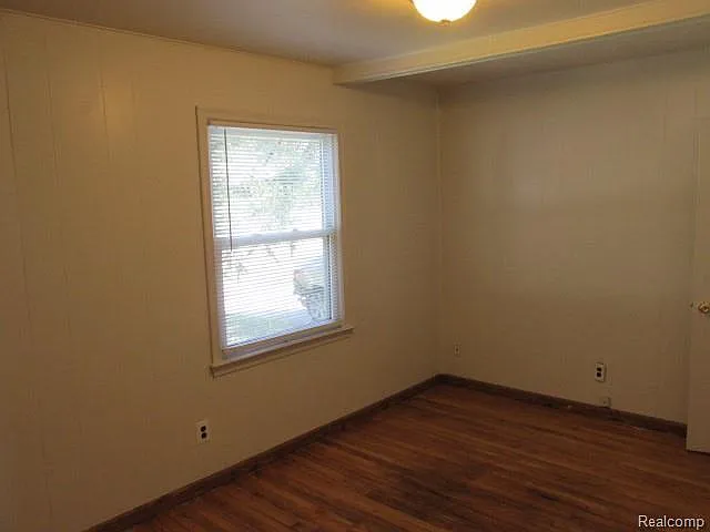 3 bed, 1.0 bath, 972 sqft, $1,650 — Photo 3