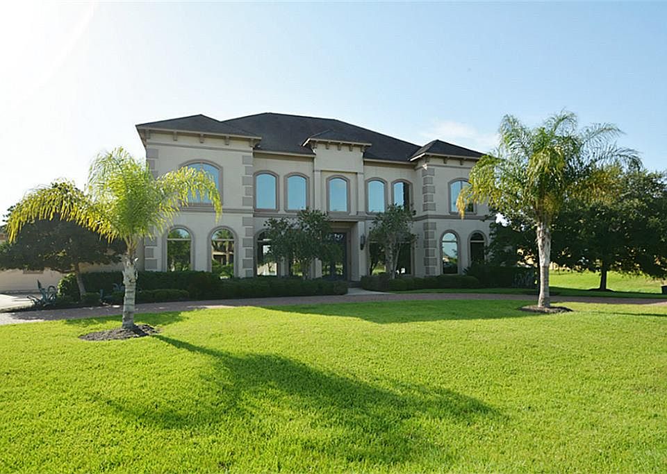 1st image of 1011 Royal Lakes Blvd