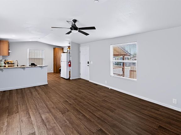 4th image of 2206 E Tyler Ave