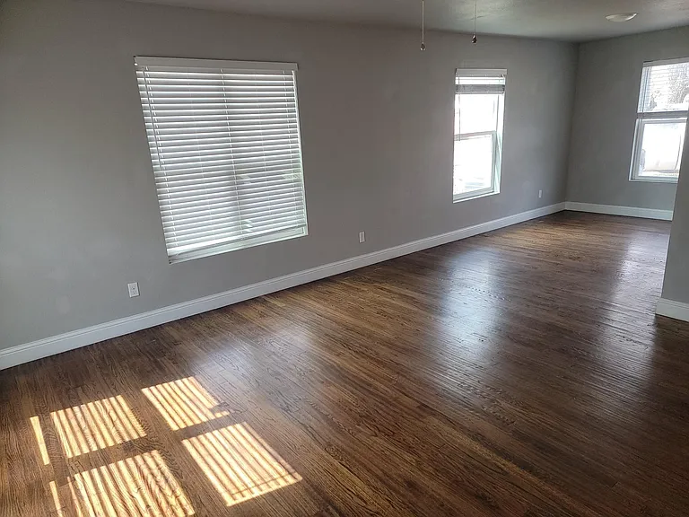 1231 W Morton St — Photo 2