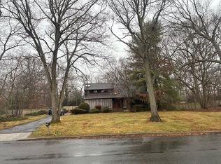 96 Chestnut St, Mount Sinai, NY 11766