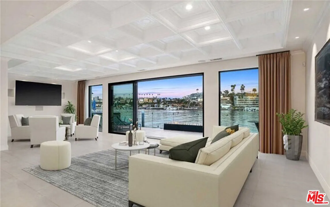 5 bed, 8.0 bath, 4337 sqft, $75,000 — Photo 3