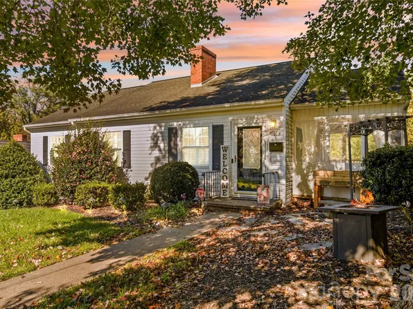 1008 Grove Ave SW, Lenoir, NC 28645