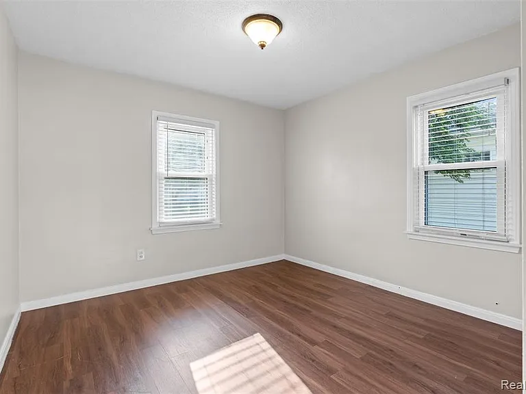 24696 Wilmot Ave — Photo 6