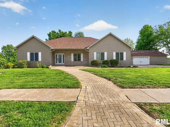 217 Huntington Dr, Auburn, IL 62615