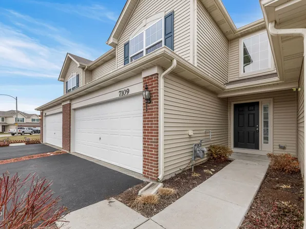 7109 Hidden Green Cir, Fox Lake, IL 60020