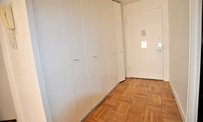 Rented by Manhattan Realty Group | media 2