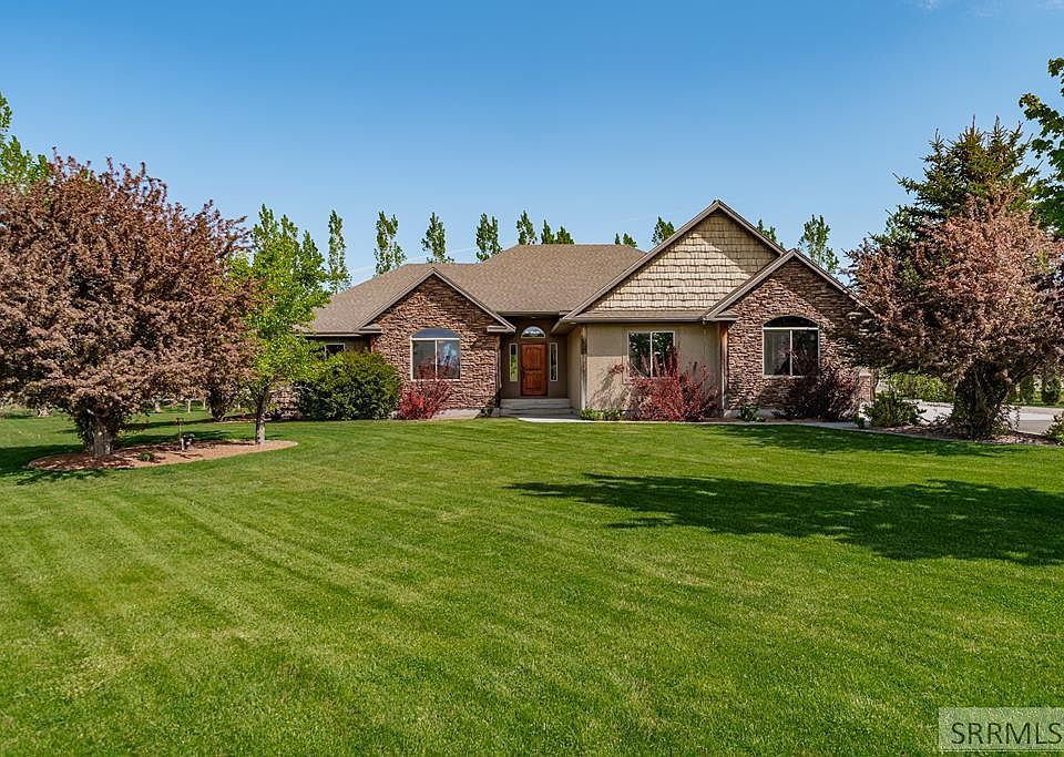 1st image of 4219 E Blackstone Dr