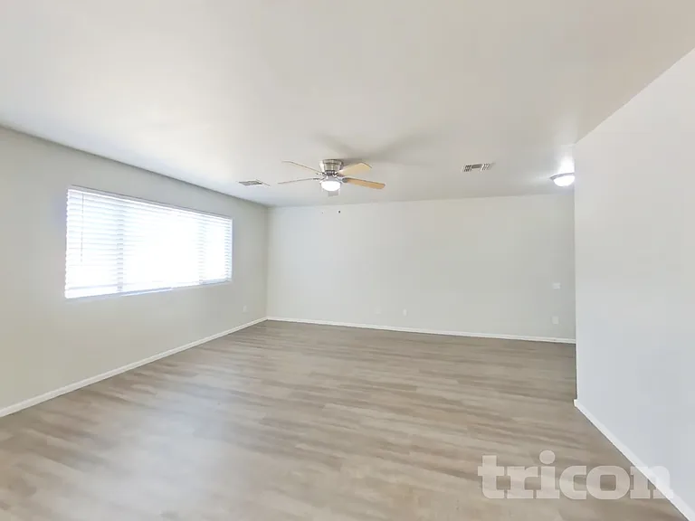 4151 E Aragonite Ln — Photo 2