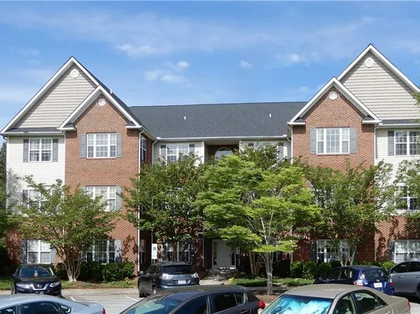 6901 Hanesbrook Cir APT 201, Clemmons, NC 27012