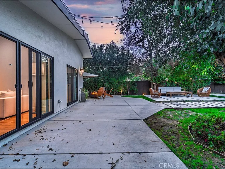 21327 Providencia St — Photo 74