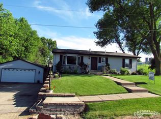 19201 York Road, East Dubuque, IL 61025