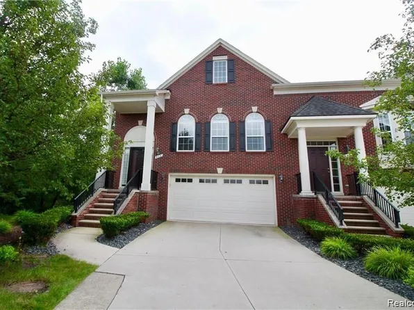 806 Red Run Dr, Troy, MI 48085