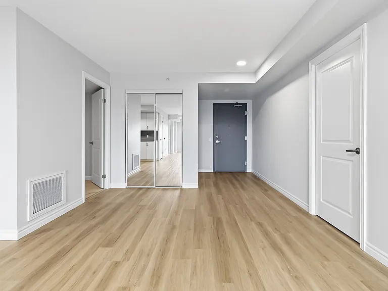 425 Watson Pkwy N — Photo 22