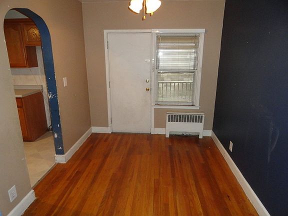 4th image of 106 W Jackson St