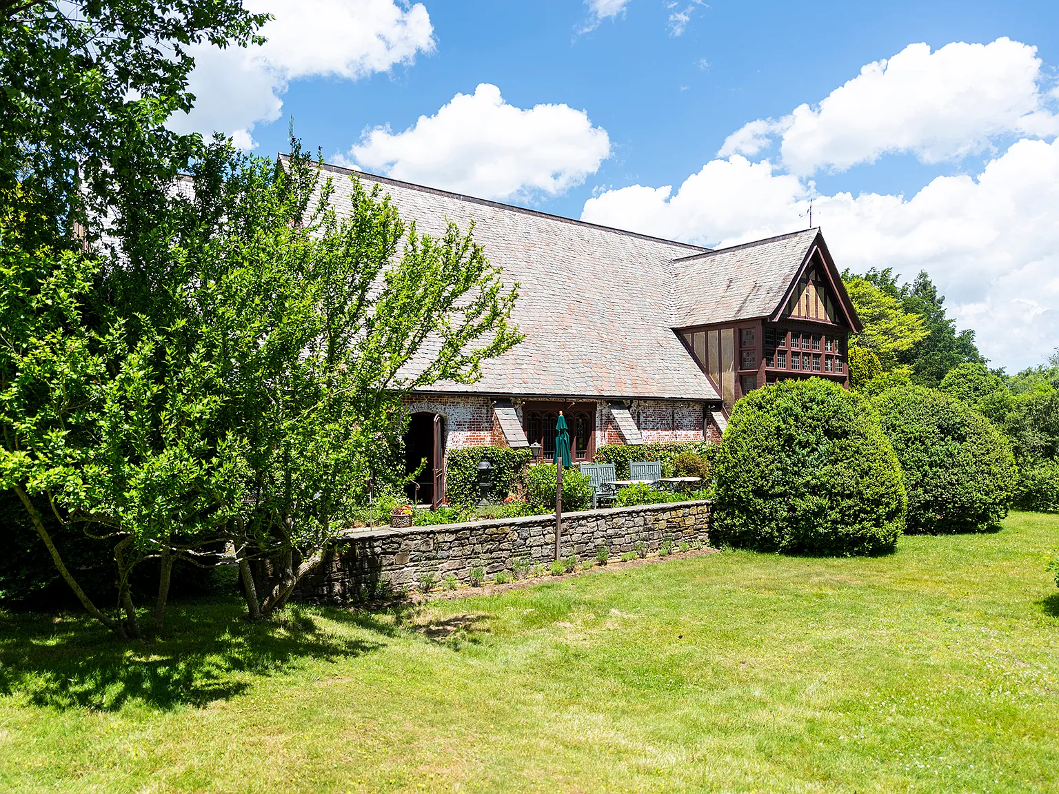 East Hampton Village Genuine Tudor C.1916 - 6 Bed With Pool — Photo 3