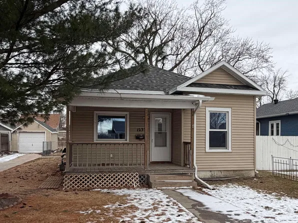 1237 N Colorado Ave, Hastings, NE 68901