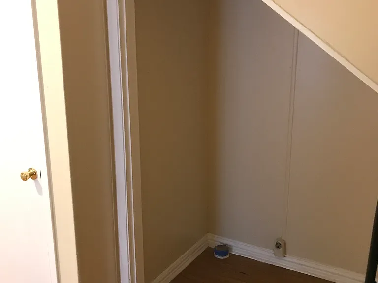 1121 Houston Dr — Photo 2