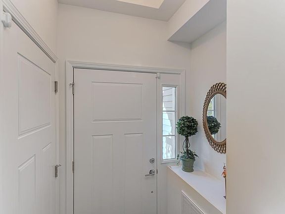 4th image of 257 Masters Dr