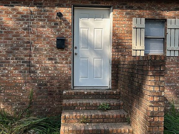 3rd image of 1403 Donahue Ferry Rd APT A