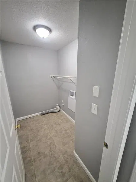 3 bed, 1898 sqft, $2,200 — Photo 4
