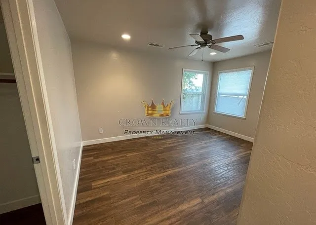 950 Windsor Dr — Photo 12