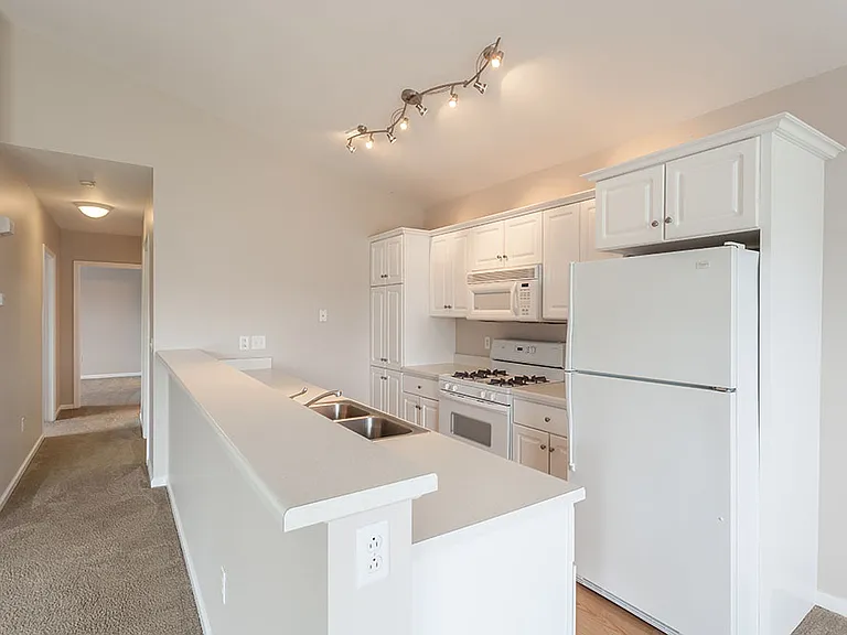 Oakmonte Apartment Homes — Photo 17