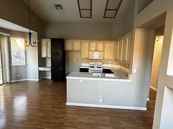 4th image of 1332 Walden Dr