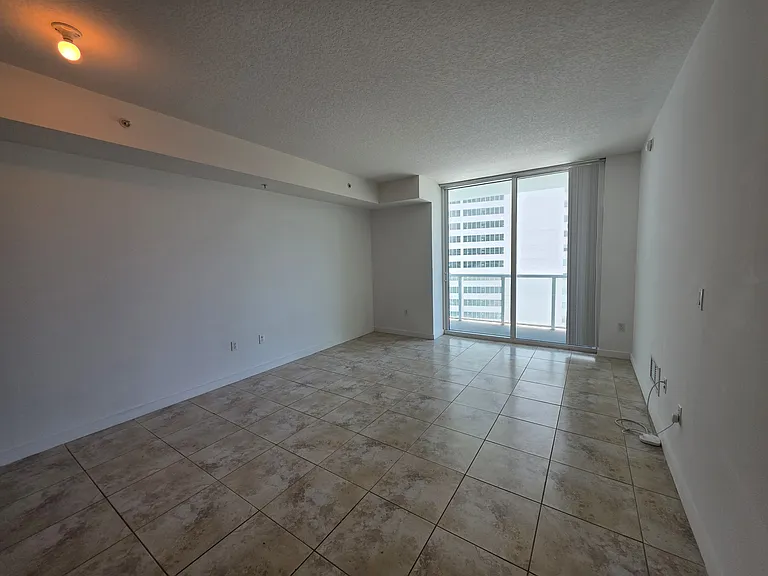 1900 N Bayshore Dr — Photo 8