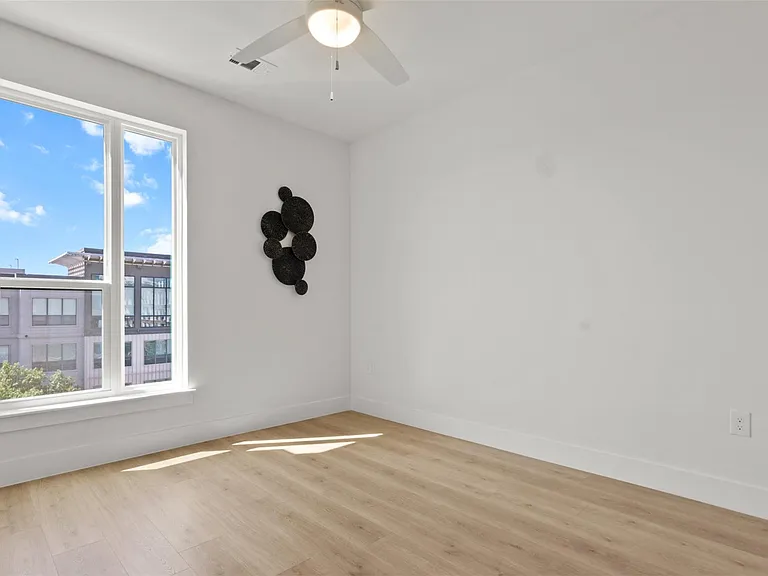 1701 Simond Ave #418 — Photo 19