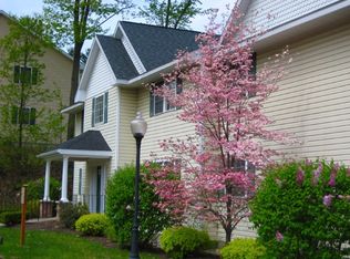 108 Oakbrook Cmns, Clifton Park, NY 12065