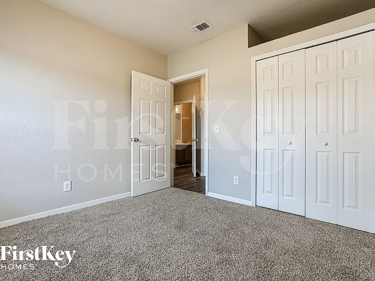 3169 N Biscayne Dr — Photo 10
