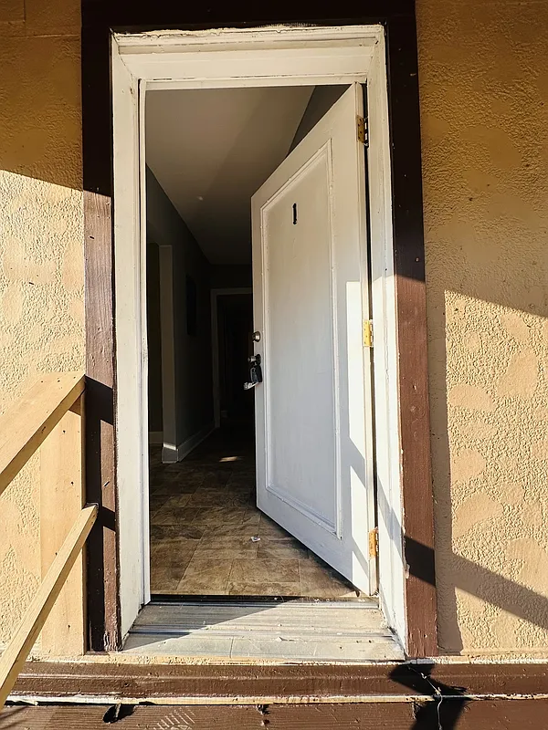 2 bed, 1.5 bath, 590 sqft, $895 — Photo 3