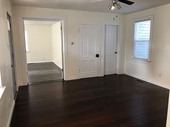 Front room/living room.