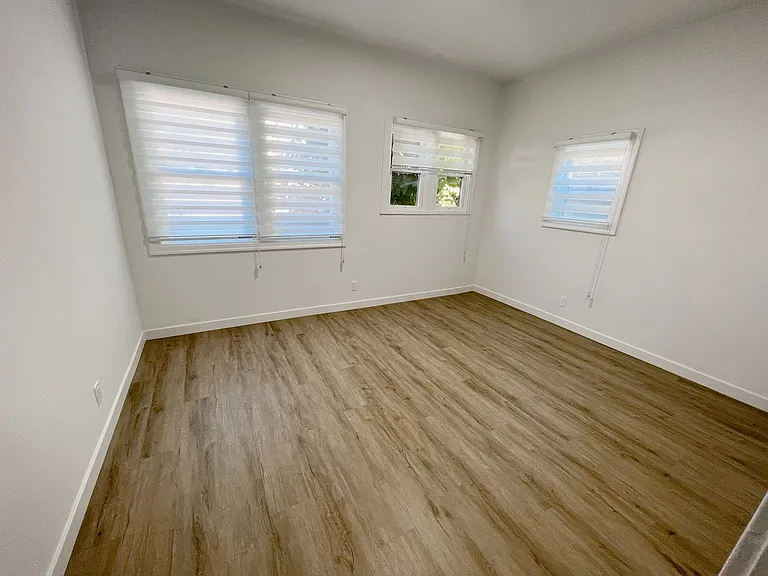 552 S Oakland Ave — Photo 16