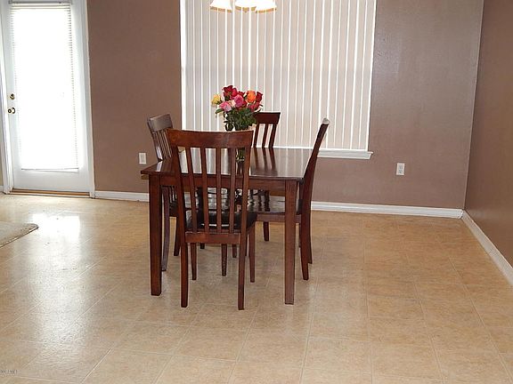 4th image of 15306 Camelot Dr