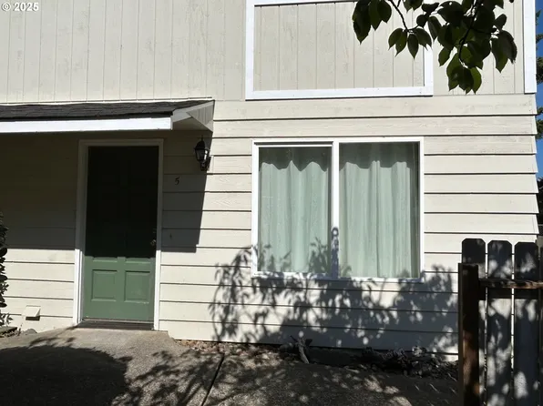 1340 9th St #5, Florence, OR 97439