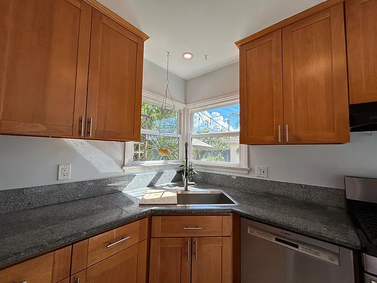 2190 Oregon Ave — Photo 24
