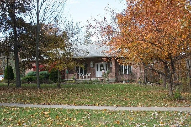 1106 Timberlane Dr photo 1