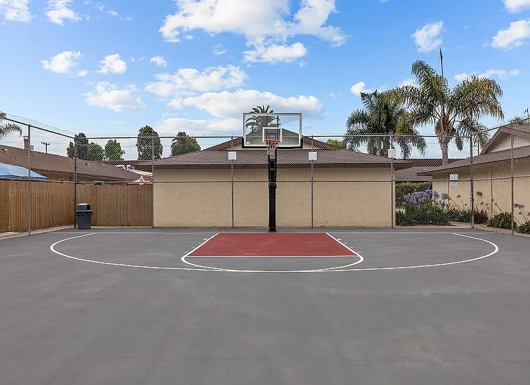 Huntington Garden Apartments — Photo 4