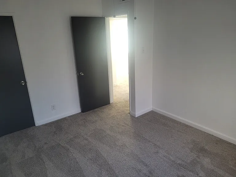 1025 Brentwood St — Photo 10