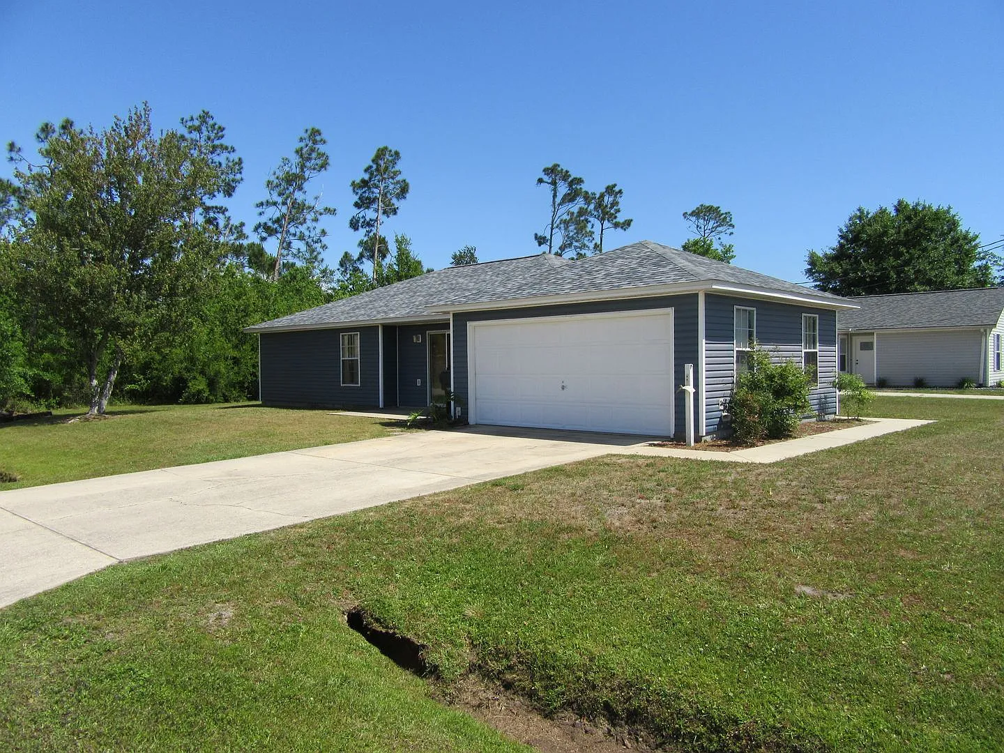 3 bed, 2.0 bath, 1220 sqft, $1,750 — Photo 4