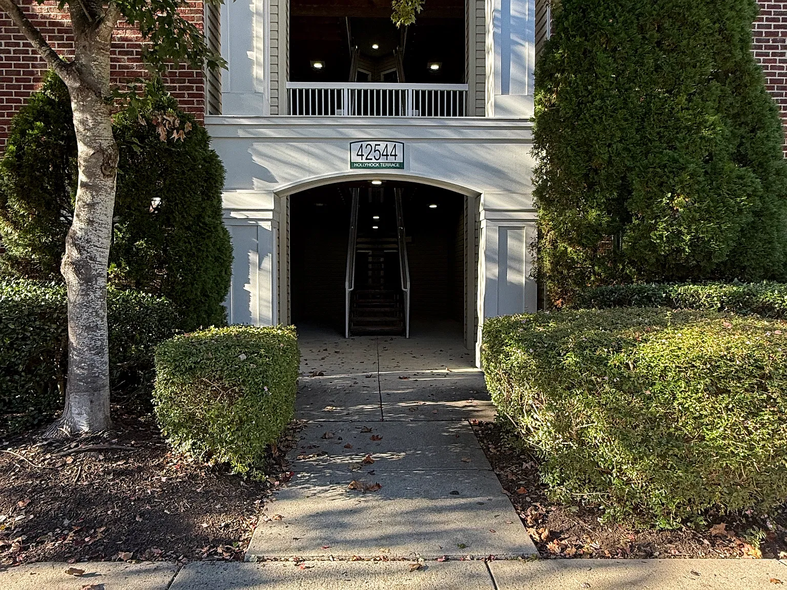 2 bed, 910 sqft, $2,100 — Photo 1