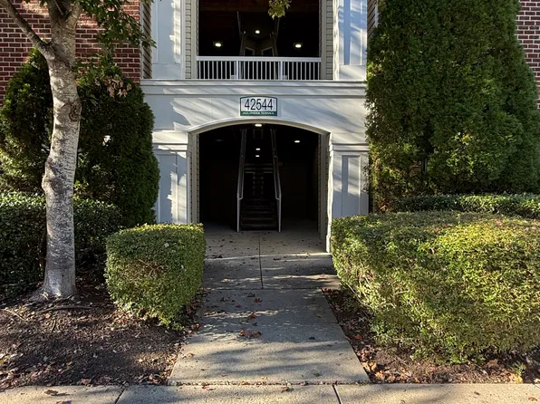42544 Hollyhock Ter Suite 104, Brambleton, VA 20148