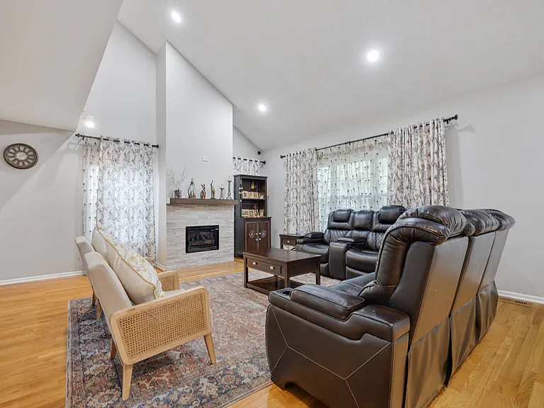 1347 Rose Blvd — Photo 3