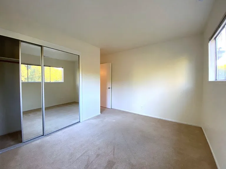 512 The Alameda — Photo 9