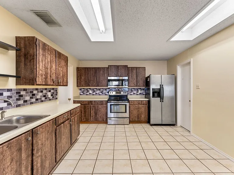 6863 Cypress Mist Dr — Photo 13