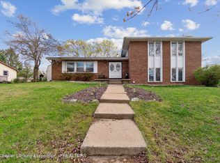 901 Searles Estate Dr, Saint Johns, MI